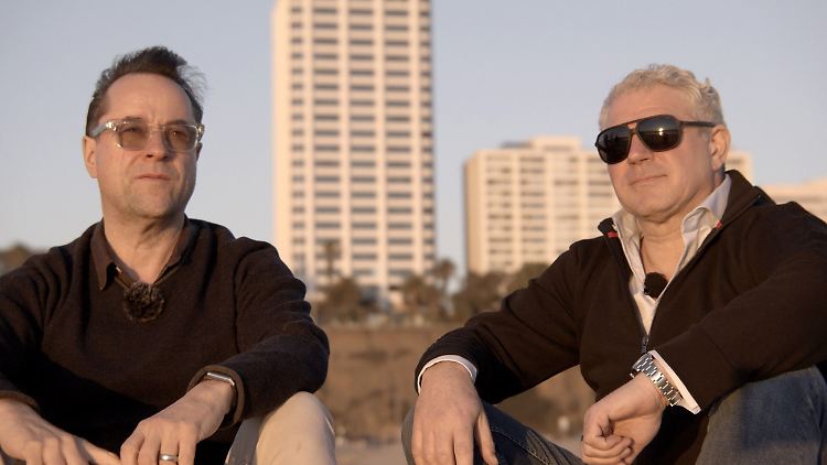 Jan Josef Liefers (l.) und Prof. Dr. Michael Tsokos gingen in Los Angeles alten Spuren nach.