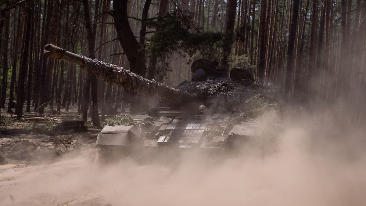 Ein T-72 Panzer prorussischer Kämpfer im Donbass. 
