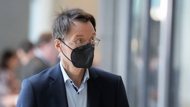 Warnt vor einer Sommerwelle und einem schwierigen Herbst: Karl Lauterbach.