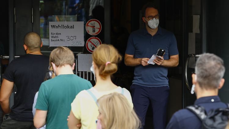 Wahlwillige Berlinerinnen und Berliner mussten sich im vergangenen September vielerorts in Geduld üben.