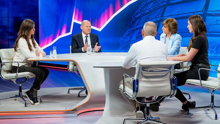 Kateryna Mishchenko, Ralf Berning, Maybrit Illner und Rifka Lambrecht (v.l.)