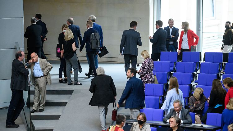 Nach dem Hammelsprung wird die Bundestagssitzung um kurz vor 2 Uhr beendet.