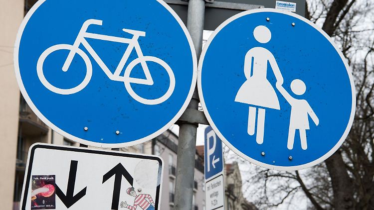 Wer auch auf für Fahrräder freien Gehwegen unterwegs ist, radelt besser besonders vorausschauend und rücksichtsvoll.