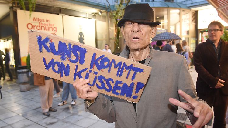 Seinen letzten öffentlichen Auftritt bestritt der Regisseur am 24. Juni beim Münchner Filmfest.