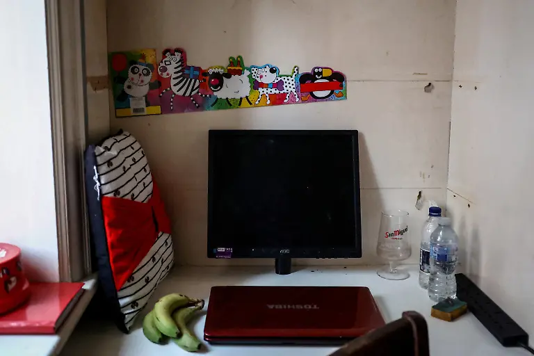 2024-06-28T070447Z-1118458699-RC2416AXSRSR-RTRMADP-3-BRITAIN-ELECTION-HOUSING-SQUATTERS