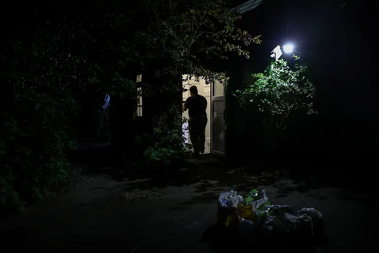 2024-06-28T070439Z-232004311-RC20S7AP4ZVR-RTRMADP-3-BRITAIN-ELECTION-HOUSING-SQUATTERS