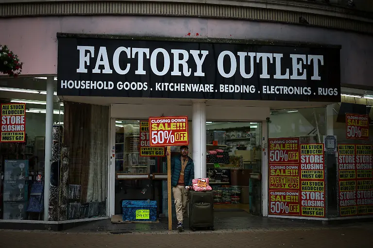 2024-06-28T070442Z-872513484-RC2HA8A1CBXA-RTRMADP-3-BRITAIN-ELECTION-HOUSING-SQUATTERS