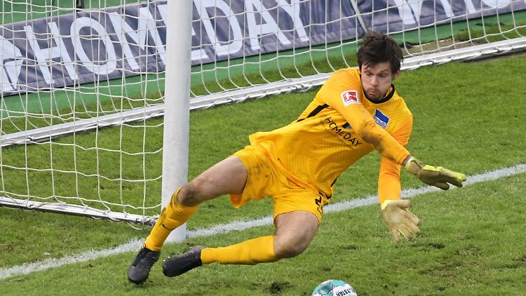 Herthas wohl bald ehemaliger Torhüter Rune Jarstein in Aktion.