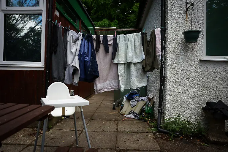 2024-06-28T070433Z-584923110-RC23D8A4YJEK-RTRMADP-3-BRITAIN-ELECTION-HOUSING-SQUATTERS