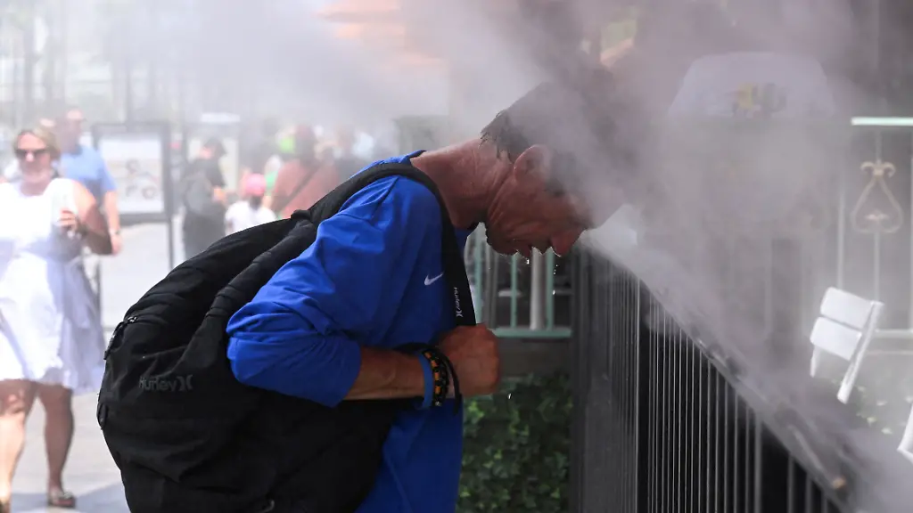 2023-07-18T043820Z-1917315319-RC2852AV7OCD-RTRMADP-3-USA-WEATHER