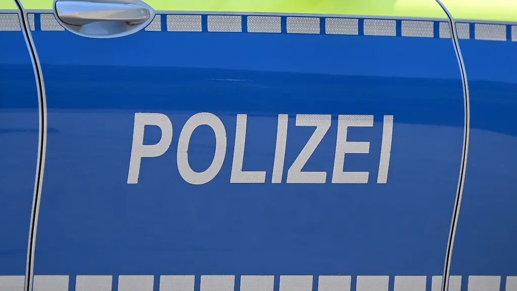 An-der-Anschlussstelle-Muellrose-sind-ein-Kleintransporter-und-ein-Pkw-zusammengeprallt