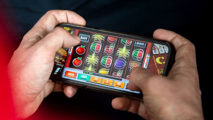 Die Gemeinsame Glücksspielbehörde der Länder hat die ersten Verfahren gegen Anbieter illegalen Glücksspiels eingeleitet.