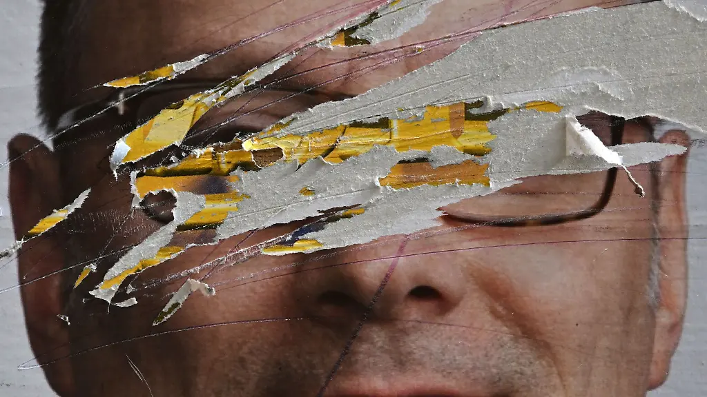 Beschmiert-besprueht-zerrissen-Ueber-1000-Wahlplakate-wurden-im-letzten-Wahlkampf-Ziel-von-Attacken