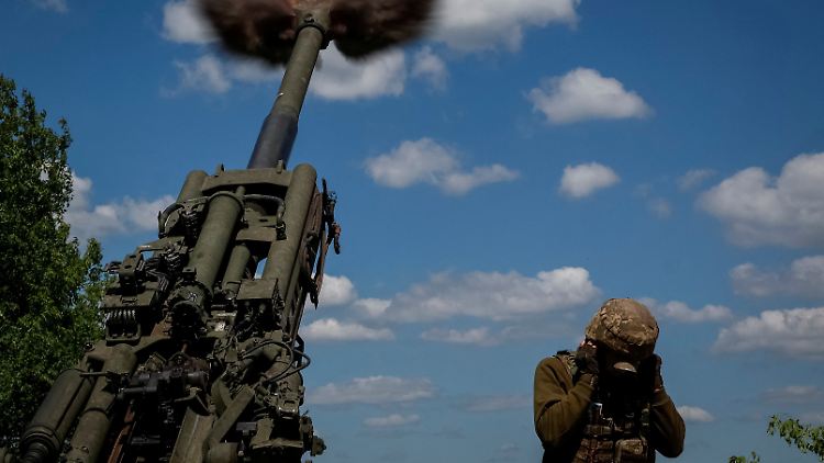 Den russischen Angaben zufolge waren die zerstörten Haubitzen vom Typ M777 im Gebiet Donezk gelagert.