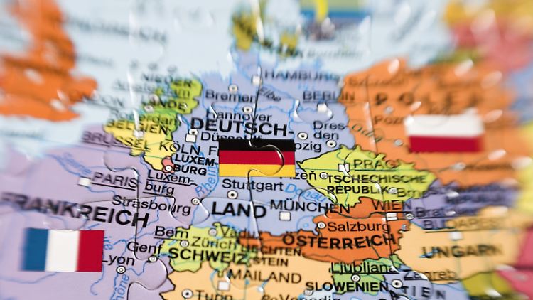 Die Geschichte ermuntert nicht, Deutschland wieder als die Führungsmacht Europas zu sehen. Es spricht sehr viel mehr dafür, dass Deutschland mit einer Gruppe von anderen Ländern Europa gemeinsam führt und dabei darauf achtet, dass auch die Interessen der kleineren Länder berücksichtigt werden.