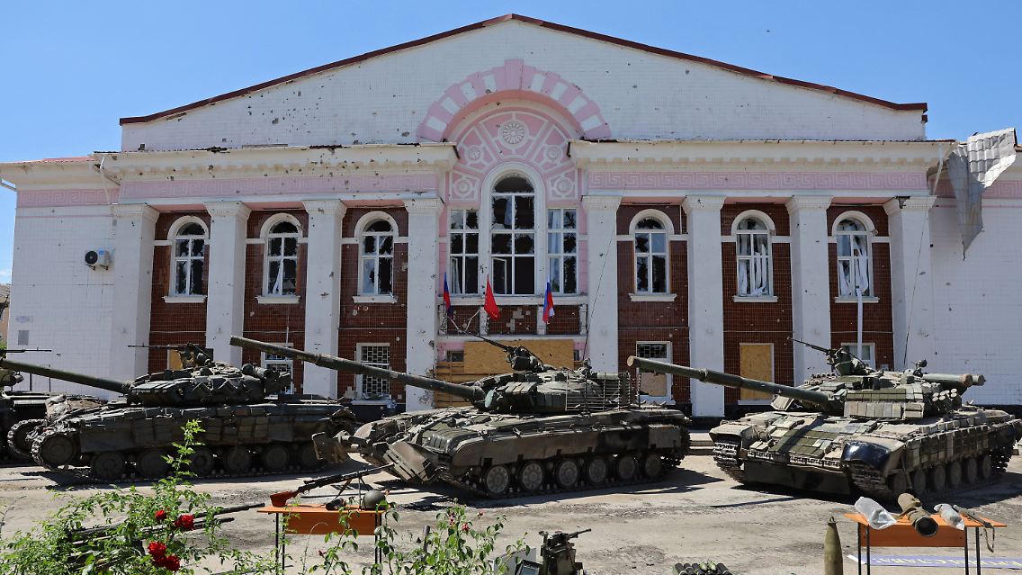 2022-07-08T172122Z_349370123_RC2K7V97SK9M_RTRMADP_3_UKRAINE-CRISIS-LYSYCHANSK.JPG
