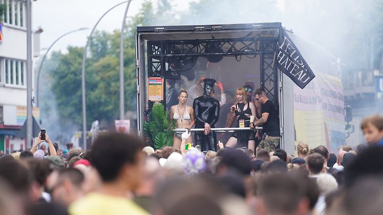 In ausgelassener Stimmung zogen die Raver durch die Hauptstadt.