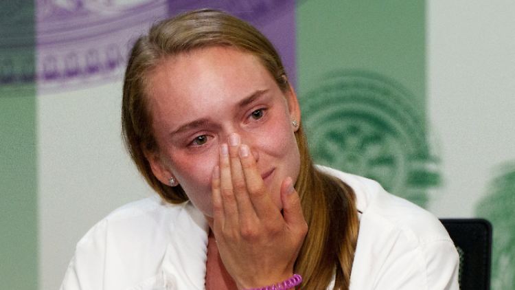 Überwältigte und überforderte Wimbledon-Siegerin: Jelena Rybakina.