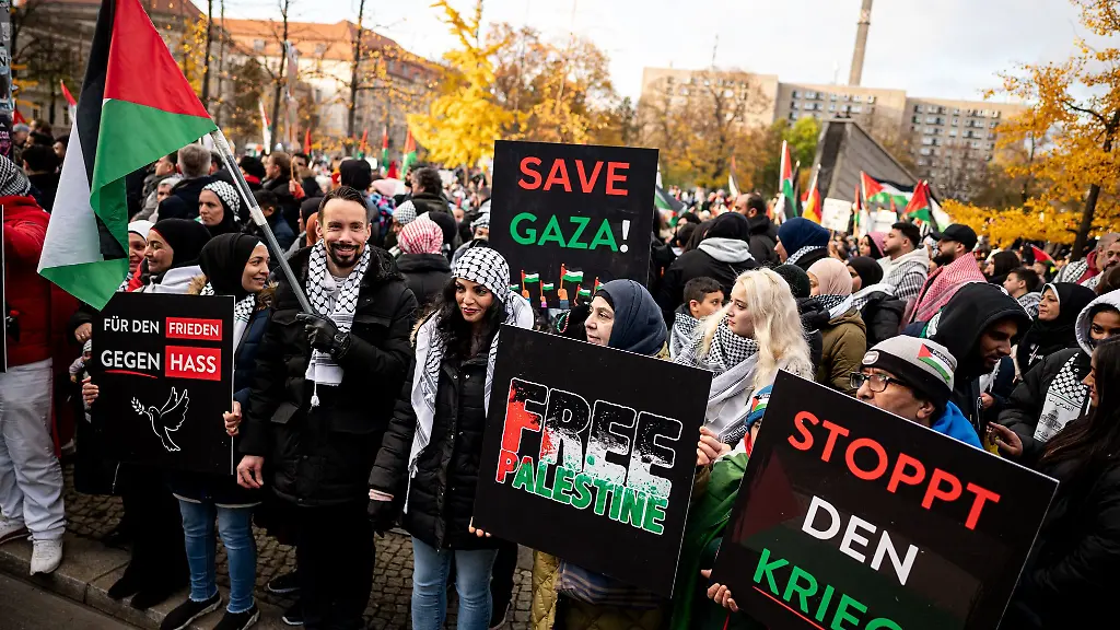Pro-Palaestina-Demonstration-in-Berlin-im-November-2023