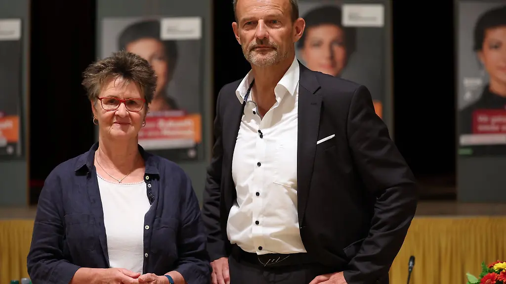 Die-beiden-Vorsitzenden-des-BSW-Sachsen-Sabine-Zimmermann-und-Joerg-Scheibe-wollen-mit-ihrer-Partei-nach-der-Landtagswahl-kein-reiner-Mehrheitsbeschaffer-sein