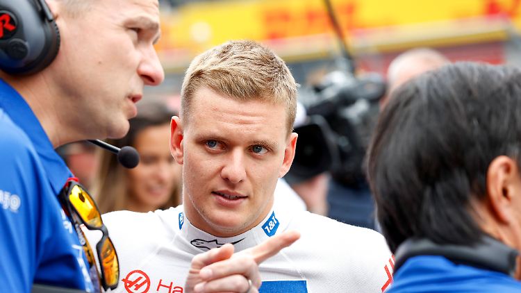 Mick Schumacher kämpft sich in der Formel 1 ganz langsam nach vorne. 
