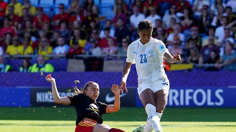 Die Isländerin Sveindis Jonsdottir (r.) könnte einmal eine der besten Spielerinnen der Welt werden.