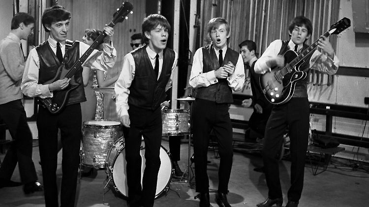 Jung, brav gekleidet: Die Rolling Stones 1962, ganz am Anfang ihrer Karriere, in einer Fernsehsendung.