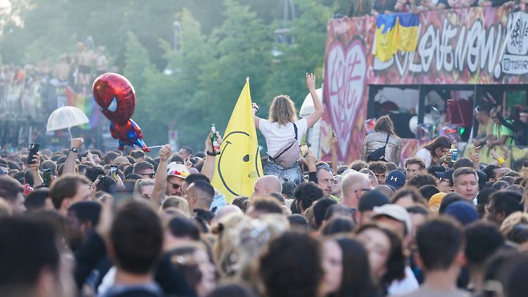 Viele Feiernde kamen Mottes Wunsch nach Vermeidung von Müll nicht nach.