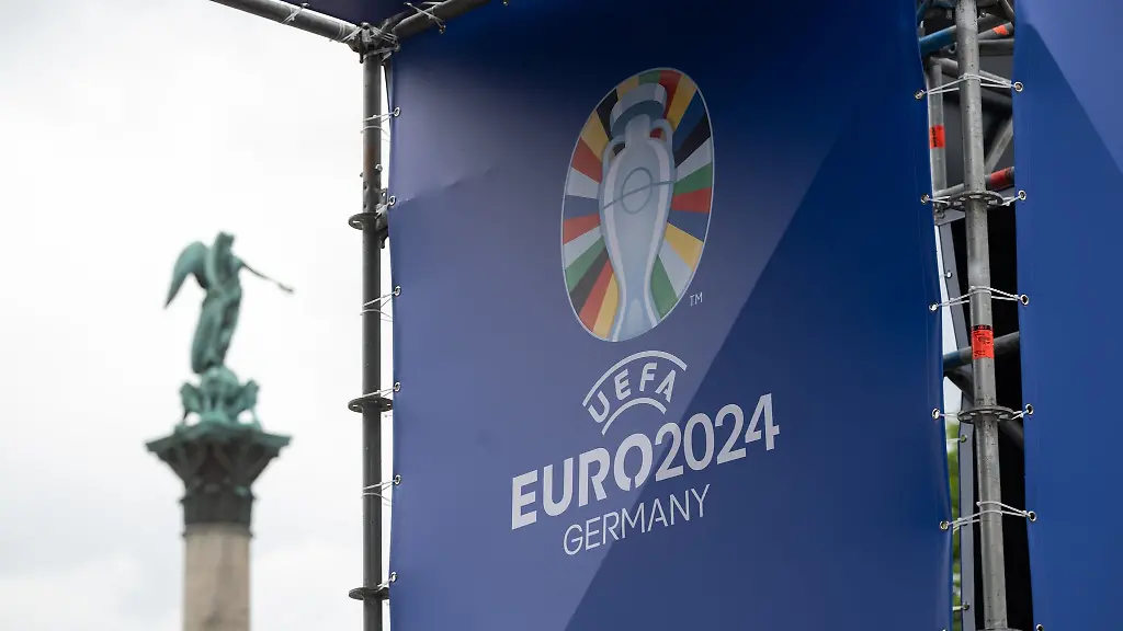 Die-Public-Viewing-Zone-lag-in-Stuttgart-mitten-in-der-Stadt-Insgesamt-zog-sie-Hunderttausende-an-aber-die-Gastronomen-waren-eher-unzufrieden