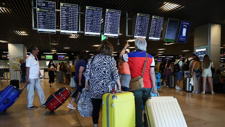 Auch in Spanien gibt es Warteschlangen und Verspätungen - jedoch nicht wegen Personalmangels, sondern wegen Streiks.