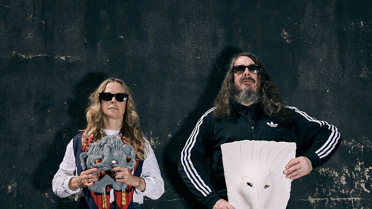 "Hänsel und Gretel (Let me in Ruh')" - so der Titel der sehenswerten Ausstellung von Conny Maier und Jonathan Meese im Kunstverein Aurich. 