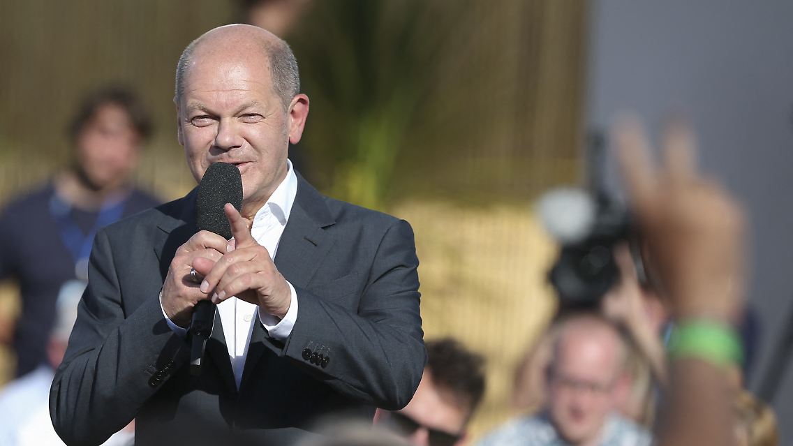 Rund anderthalb Stunden stand der Kanzler in Lübeck Rede und Antwort.