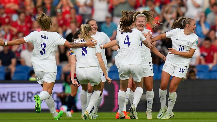 Rekord: Noch nie fiel ein Spiel bei einer Frauen-Fußball-EM derart hoch aus. Die Engländerinnen siegten mit 8:0 gegen Ex-Weltmeister Norwegen. 