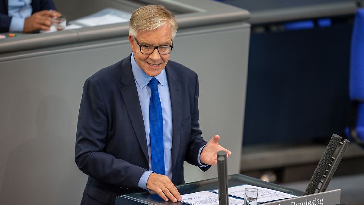Habeck spiele den "Zuchtmeister am Heizungsregler", zetert Bartsch gegen den Grünen-Politiker.
