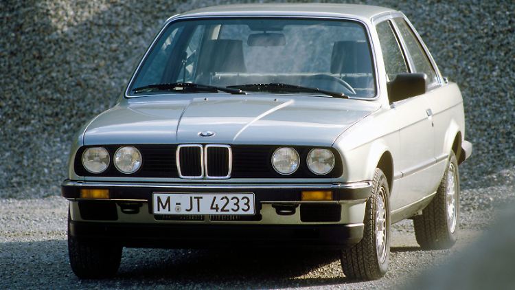 Die zweite BMW 3er Reihe (E30) wird Ende November 1982 zunächst nur als zweitürige Limousine ausgeliefert