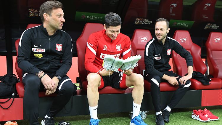 Robert Lewandowski, hier bei der polnischen Nationalmannschaft Mitte Juni, trägt wieder Fußballschuhe.