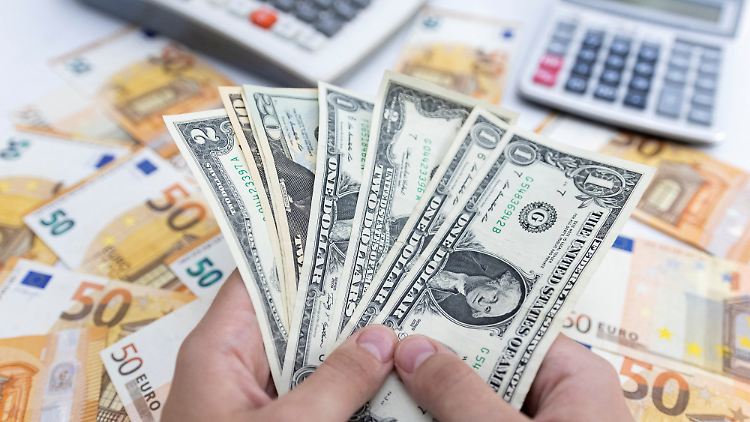 Nach Monaten im Abwärtstrend ging es für die Gemeinschaftswährung Europas zuletzt noch schneller bergab. Nun ist das Tauschverhältnis von eins zu eins zum US-Dollar erreicht.