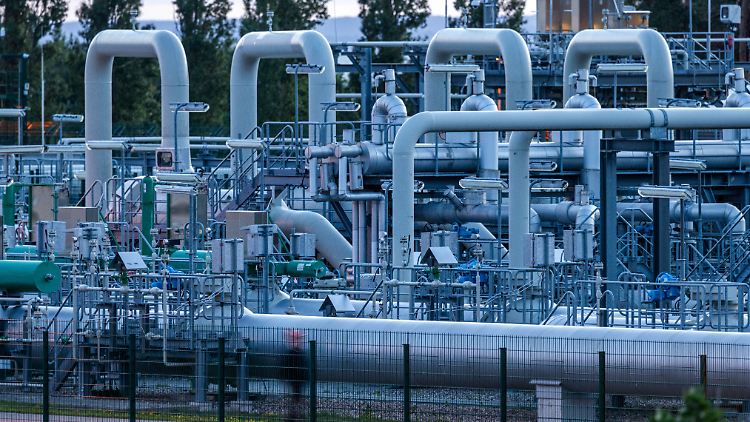 Eine Mehrheit der Deutschen befürchtet, dass Russland die Gaslieferungen nach Deutschland ganz einstellt.