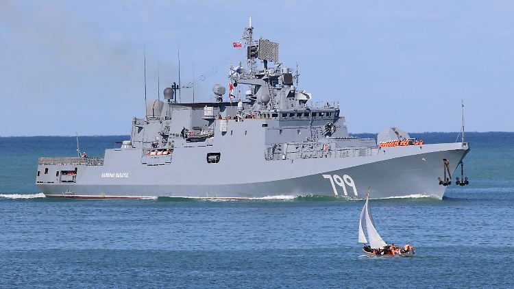 Die Admiral Makarow ist Teil der über 40 Schiffe zählenden russischen Schwarzmeerflotte und derzeit an der Seeblockade beteiligt.