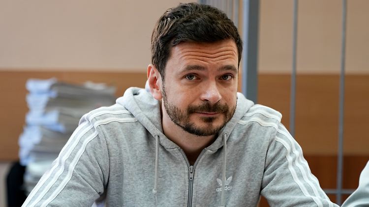 Der Oppositionspolitiker Jaschin bei einer Gerichtsverhandlung. Er war Ende Juni wegen Ungehorsams gegen Polizisten zu einer 15-tägigen Ordnungshaft verurteilt worden.