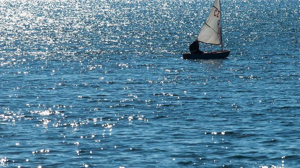 Im-Berzdorfer-See-bei-Goerlitz-wird-nach-einem-vermissten-Schwimmer-gesucht