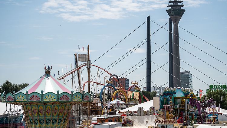Die Stadt Düsseldorf hatte sich wegen des umstrittenen Songtextes an die Kirmes-Veranstalter gewendet.