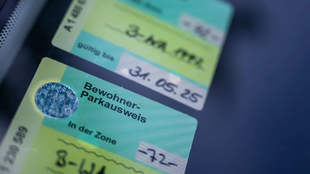 Anwohnerparken-kostet-in-Berlin-nur-gut-20-Euro-fuer-zwei-Jahre-Der-SPD-Fraktionschef-schlaegt-eine-Erhoehung-vor