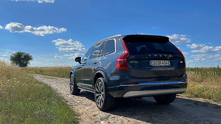 Mit einer Systemleistung von 455 PS und einem maximalen Drehmoment von 705 Newtonmeter hat der Volvo XC90 Recharge richtig Power.