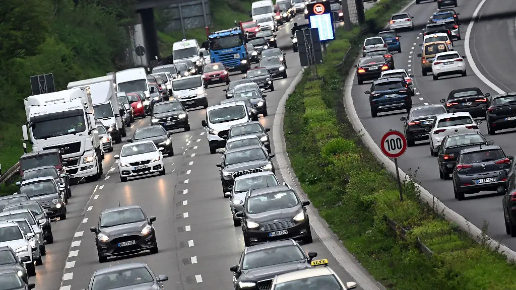 Die-Sperrung-zwischen-den-Anschlussstellen-Buettgen-und-Neuss-Norf-soll-vom-15-bis-25-Juli-dauern