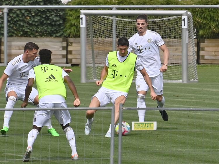 Kämpft der etwa um den Ball? Lewandowski in Aktion beim Bayern-Training.