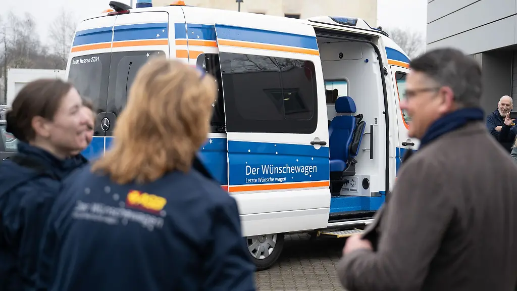 Seit-2023-ist-Ministerpraesident-Rhein-Schirmherr-des-Wuenschewagens