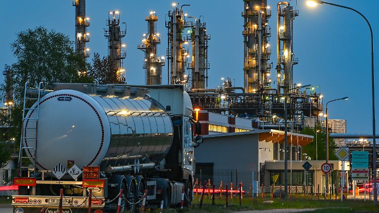 In der Erdölraffinerie der Uckermark kommt Rohöl aus Russland über die Pipeline «Freundschaft» an.