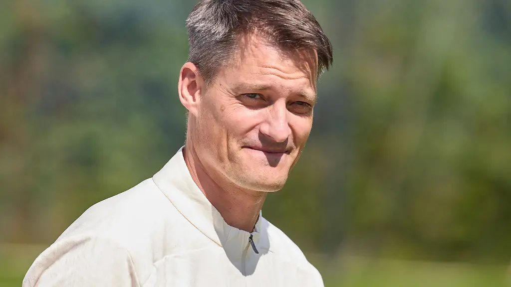 Der-neue-Cheftrainer-Alexander-Blessin-gewann-das-erste-Testspiel-mit-dem-FC-St-Pauli