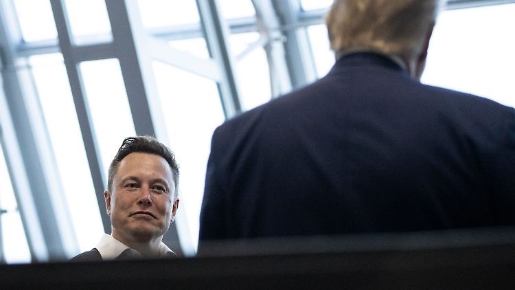 Musk und Trump, hier im Jahr 2020, sind derzeit nicht gut aufeinander zu sprechen.